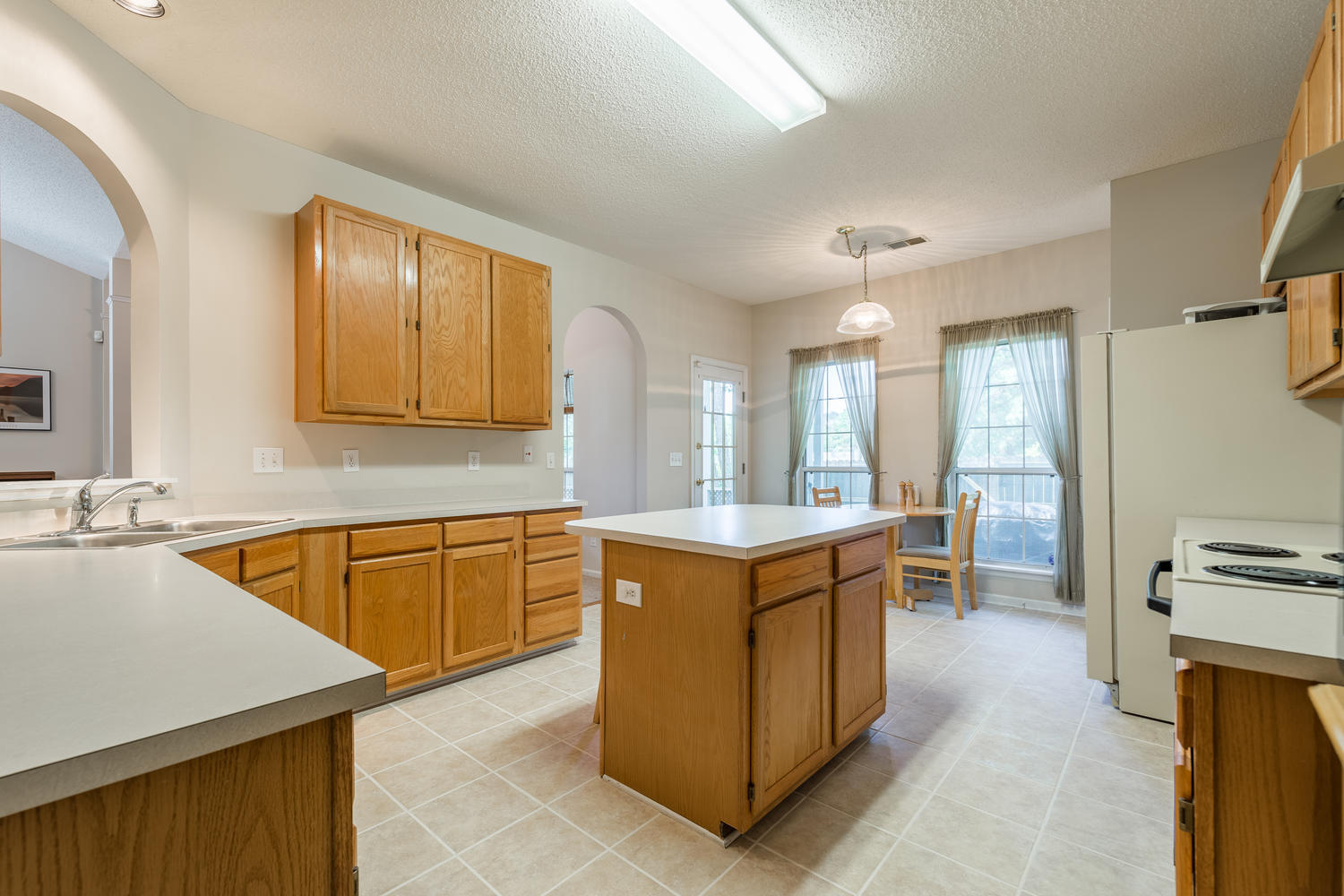 1908 Treebark Drive Charleston, SC 29414 - Photo 6 of 21 1908 Treebark Drive KI Toward Back