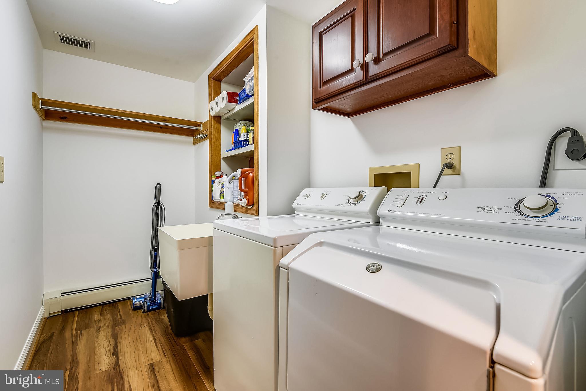 1172 Carrs Wharf Road Edgewater, MD 21037 - Photo 31 of 48 Laundry room on Main level