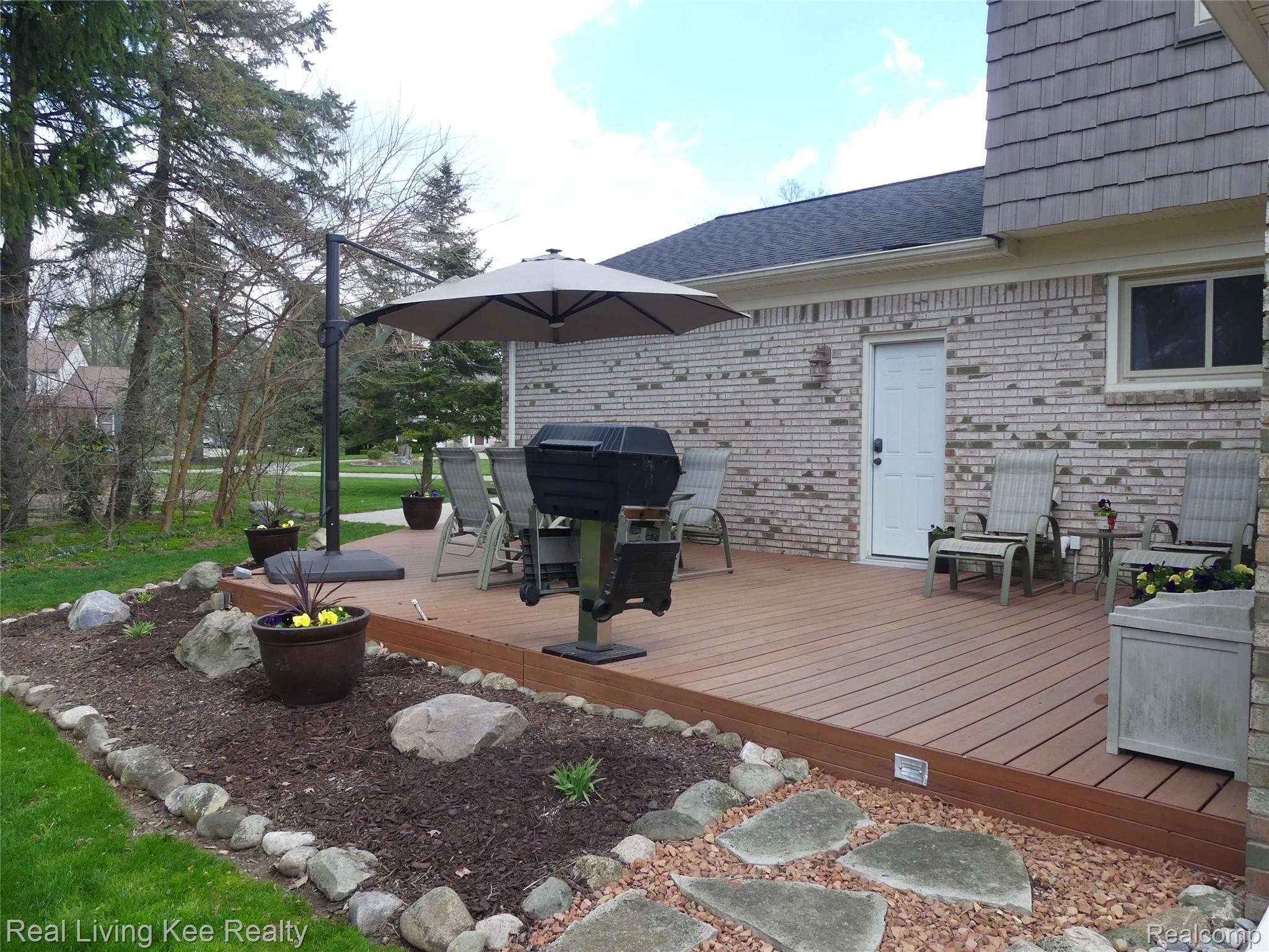 5164 Aintree Road Rochester, MI 48306 - Photo 43 of 47 Large deck, carefree landscaping