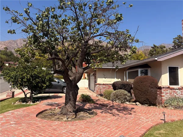 $1,550,000 | 95 West Laurel Avenue, Sierra Madre, CA 91024
