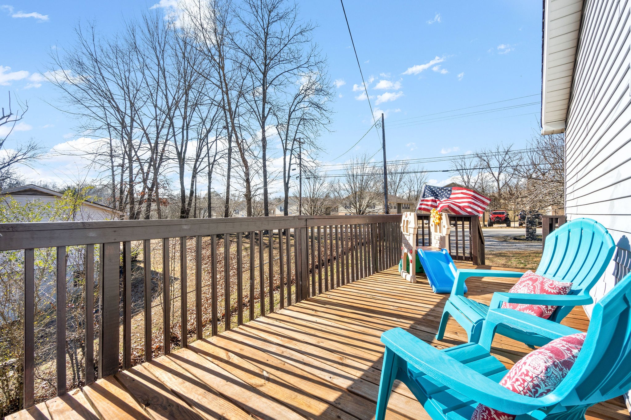 2445 Whitfield Road Clarksville, TN 37040 - Photo 25 of 29 a view of a chairs and table in the balcony