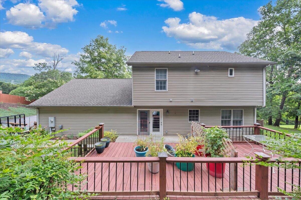 239 Pin Oak Drive Blue Ridge, VA 24064 - Photo 37 of 40 239 Pin Oak Dr