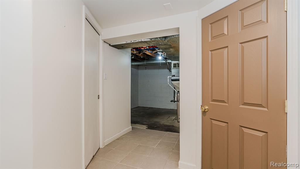 1295 Columbia Road Berkley, MI 48072 - Photo 39 of 53