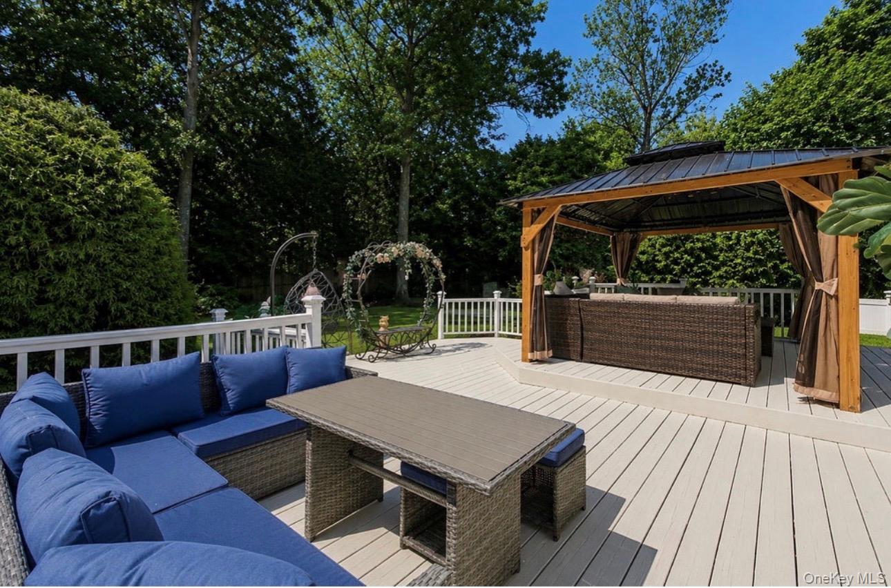10 Chapel Hill Road Lake Grove, NY 11755 - Photo 5 of 18