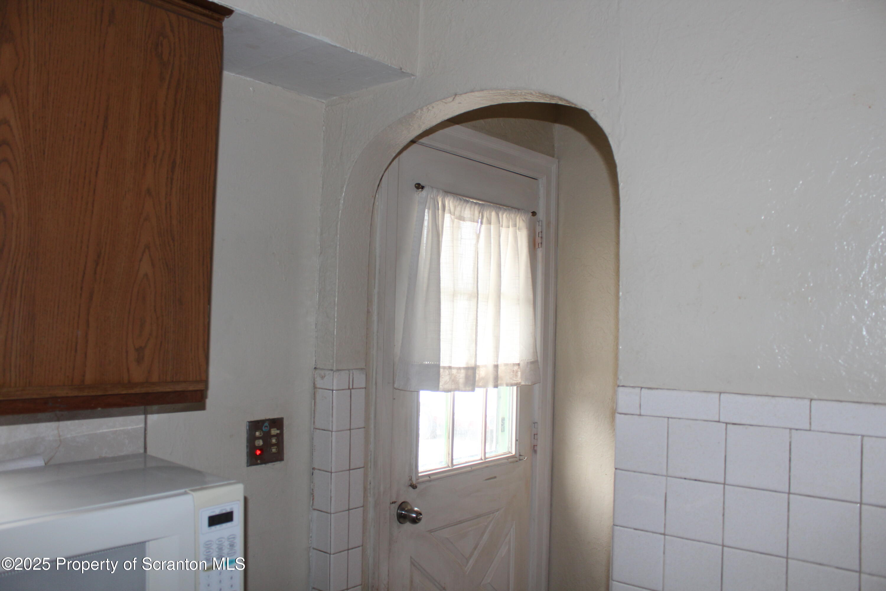 704 Edgebrook Drive Moosic, PA 18507 - Photo 13 of 30 Kitchen