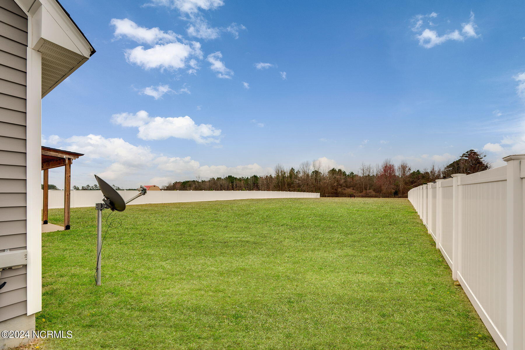 large lot - over 1 acre