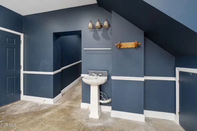 $649,999 | 2530 North Holston River Dr Extension, Kingsport, TN 37660