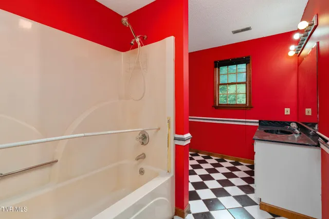 $649,999 | 2530 North Holston River Dr Extension, Kingsport, TN 37660