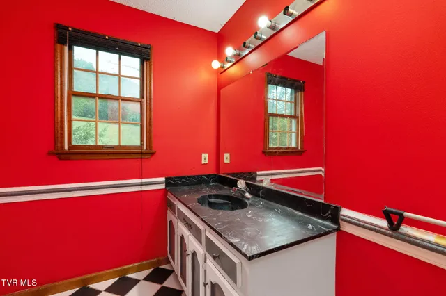 $649,999 | 2530 North Holston River Dr Extension, Kingsport, TN 37660