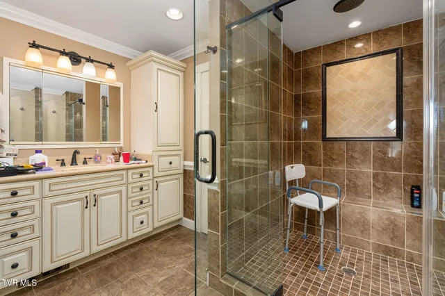 $649,999 | 2530 North Holston River Dr Extension, Kingsport, TN 37660