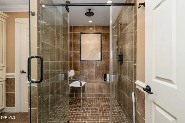 $649,999 | 2530 North Holston River Dr Extension, Kingsport, TN 37660