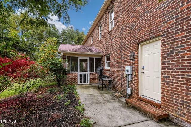 $649,999 | 2530 North Holston River Dr Extension, Kingsport, TN 37660