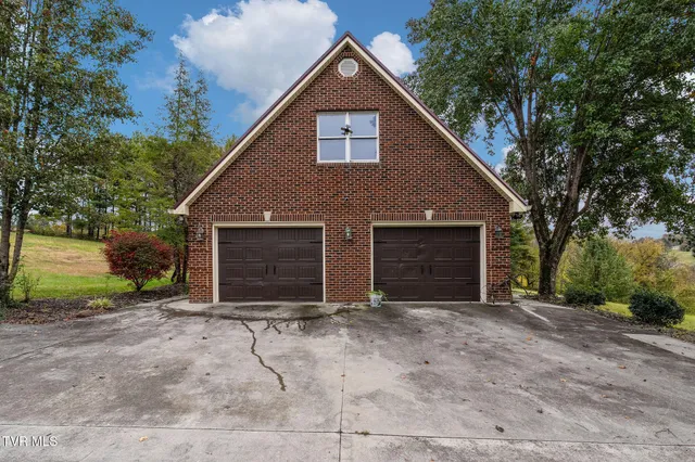 $649,999 | 2530 North Holston River Dr Extension, Kingsport, TN 37660