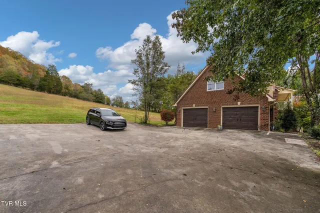 $649,999 | 2530 North Holston River Dr Extension, Kingsport, TN 37660