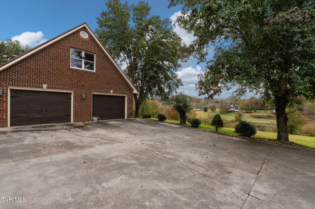 $649,999 | 2530 North Holston River Dr Extension, Kingsport, TN 37660