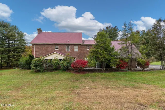 $649,999 | 2530 North Holston River Dr Extension, Kingsport, TN 37660