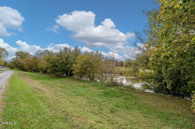 $649,999 | 2530 North Holston River Dr Extension, Kingsport, TN 37660