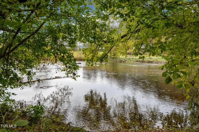 $649,999 | 2530 North Holston River Dr Extension, Kingsport, TN 37660