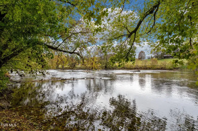 $649,999 | 2530 North Holston River Dr Extension, Kingsport, TN 37660