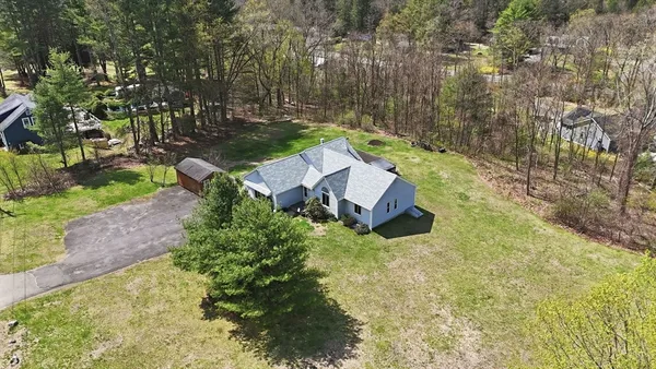 a view of a house with a yard
