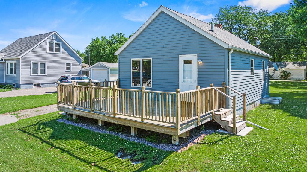 133 4th Street Dawson, MN 56232 - Photo 3 of 38