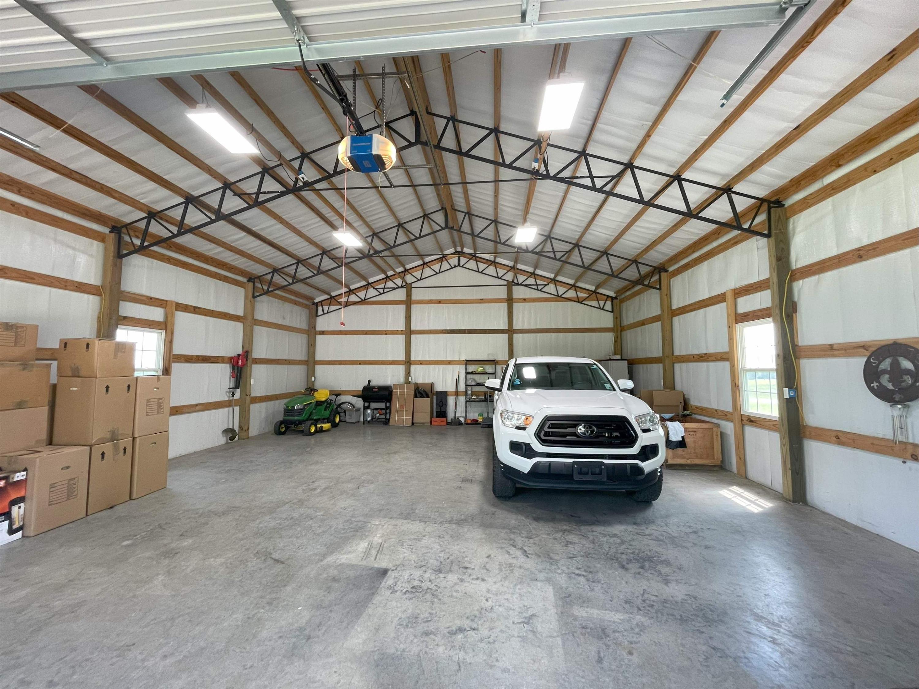 40 Wilde Road Jackson, TN 38301 - Photo 3 of 11 a view of parking garage with cars