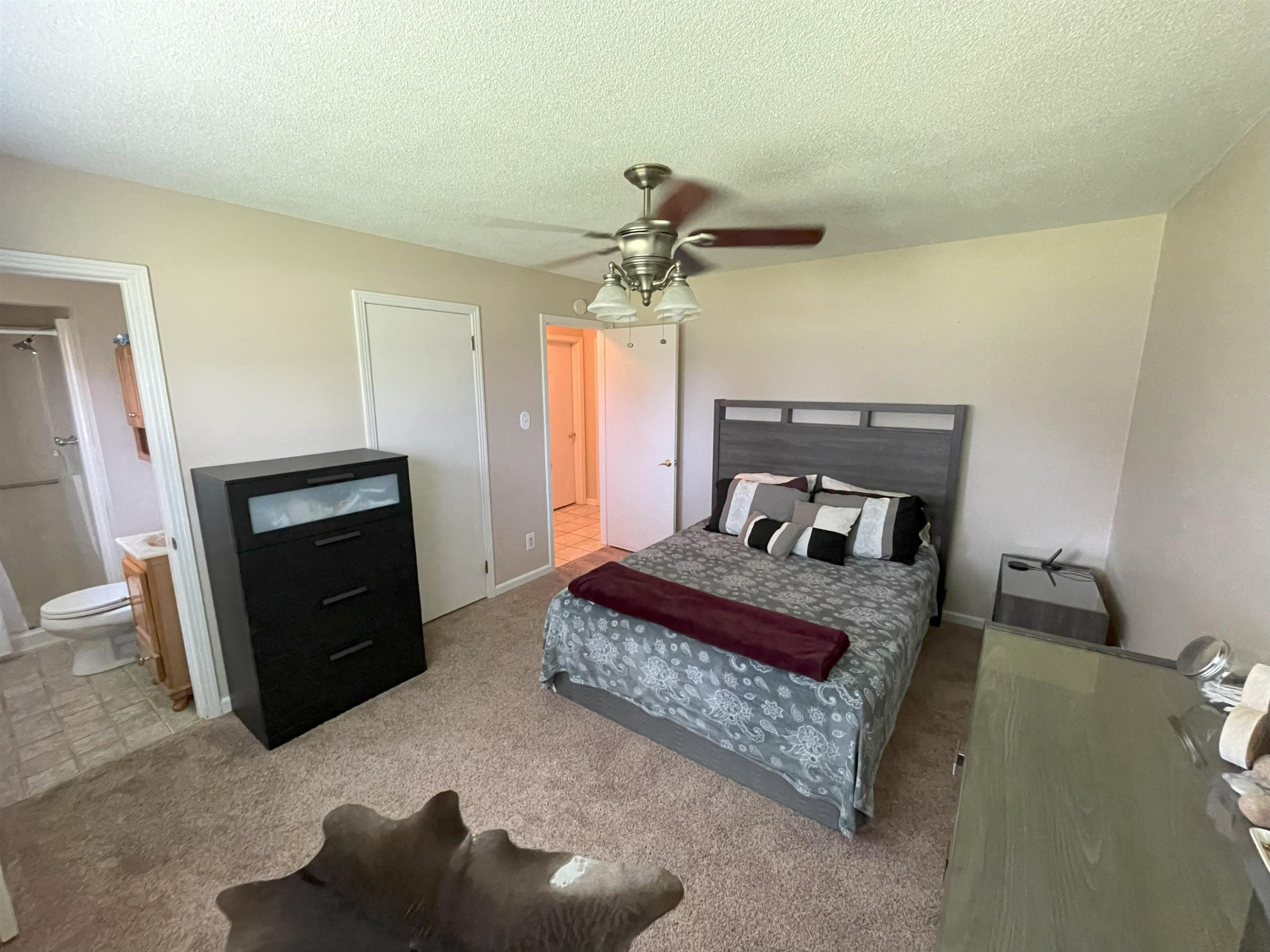 40 Wilde Road Jackson, TN 38301 - Photo 6 of 11 a bedroom with a bed and a chandelier