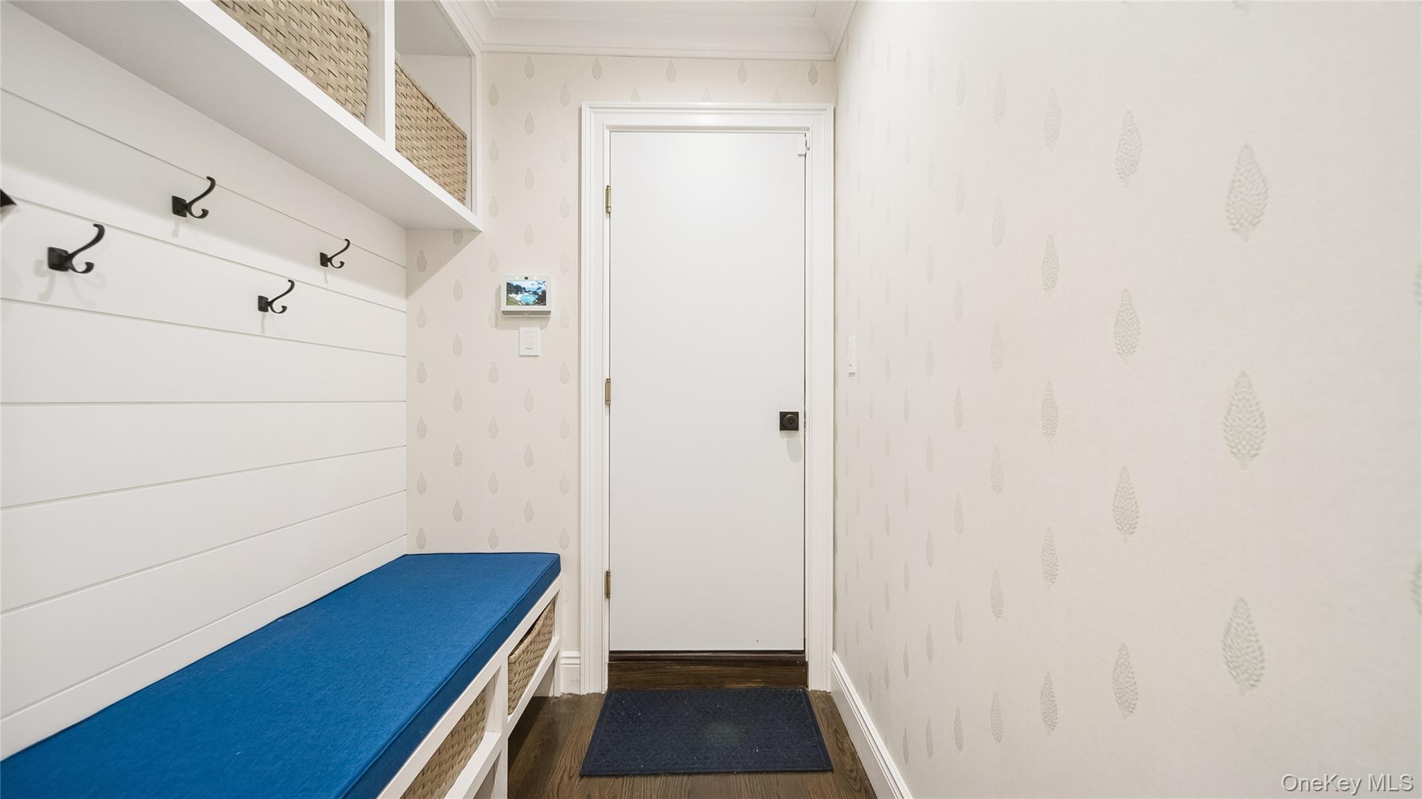 305 Nassau Avenue Manhasset, NY 11030 - Photo 14 of 27