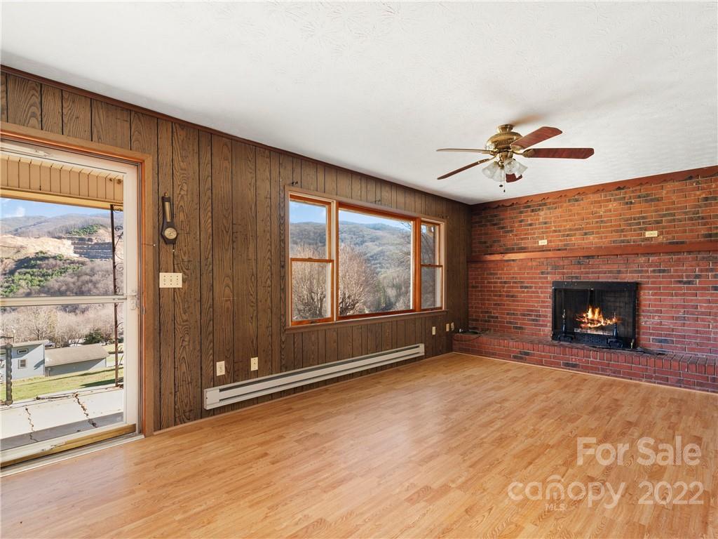 428 Big Cove Road Waynesville, NC 28786 - Photo 4 of 38 Gallery Image 4