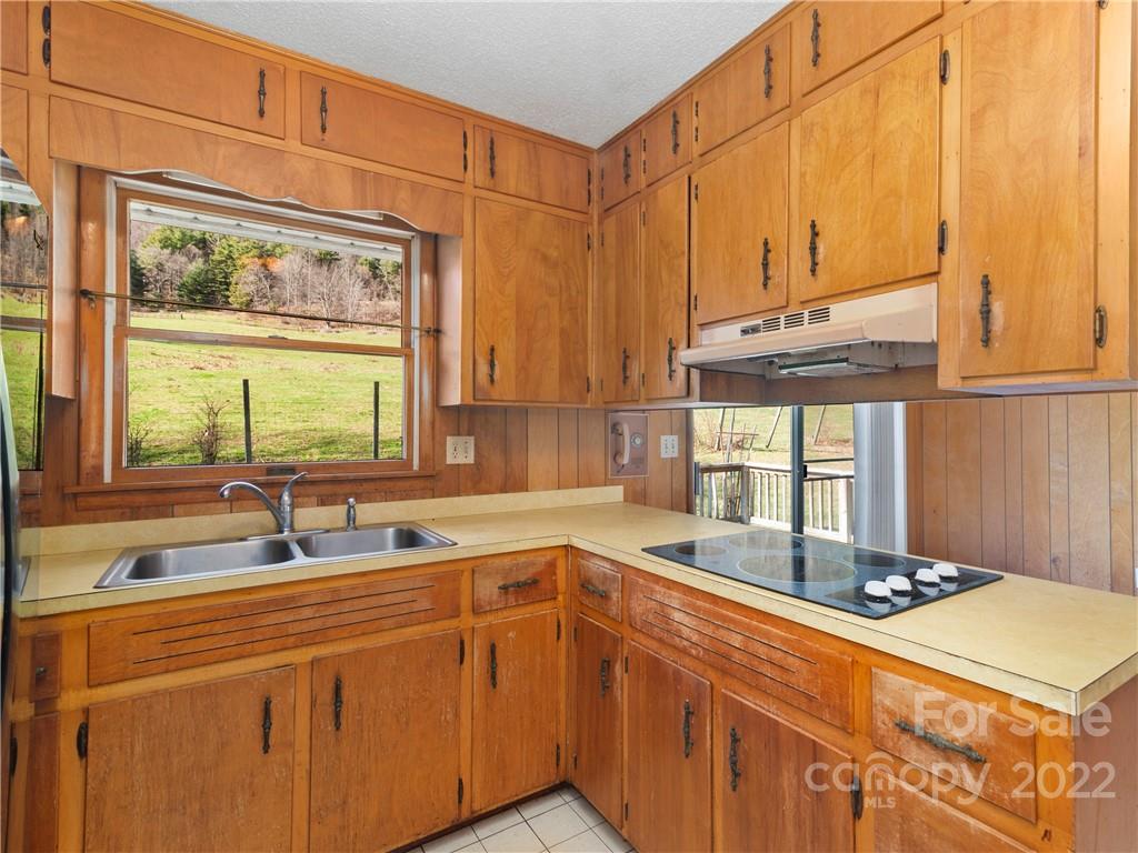 428 Big Cove Road Waynesville, NC 28786 - Photo 8 of 38 Gallery Image 8