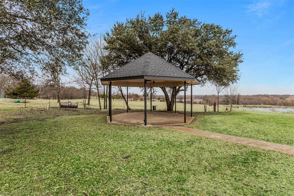 15183 Valley View Forney, TX 75126 - Photo 32 of 38 a view of a garden with an outdoor space