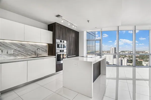 $4,500 | 851 Northeast 1st Avenue, Unit 2802, Miami, FL 33132
