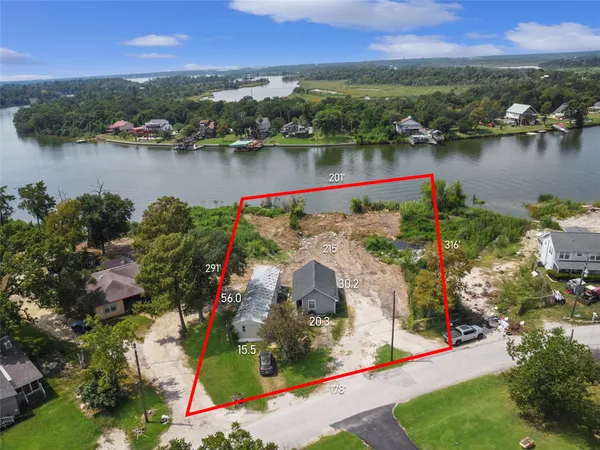 $259,000 | 207 Riverside Street, Highlands, TX 77562