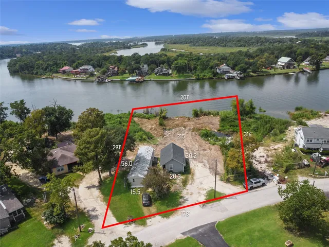 $259,000 | 207 Riverside Street, Highlands, TX 77562