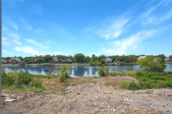 $259,000 | 207 Riverside Street, Highlands, TX 77562