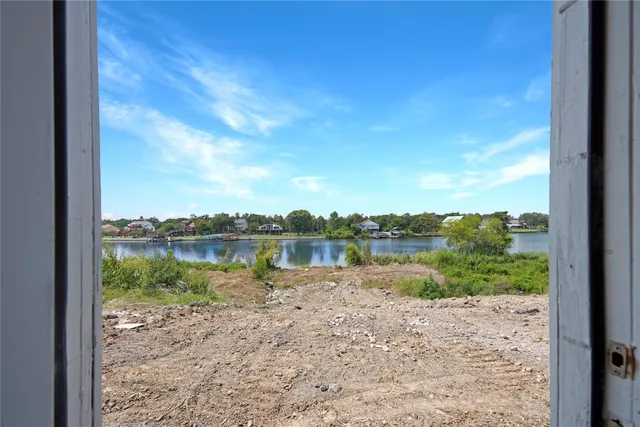 $259,000 | 207 Riverside Street, Highlands, TX 77562