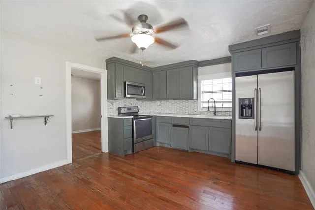 $259,000 | 207 Riverside Street, Highlands, TX 77562