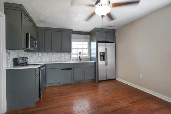 $259,000 | 207 Riverside Street, Highlands, TX 77562