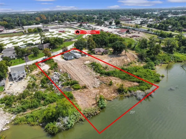 $259,000 | 207 Riverside Street, Highlands, TX 77562