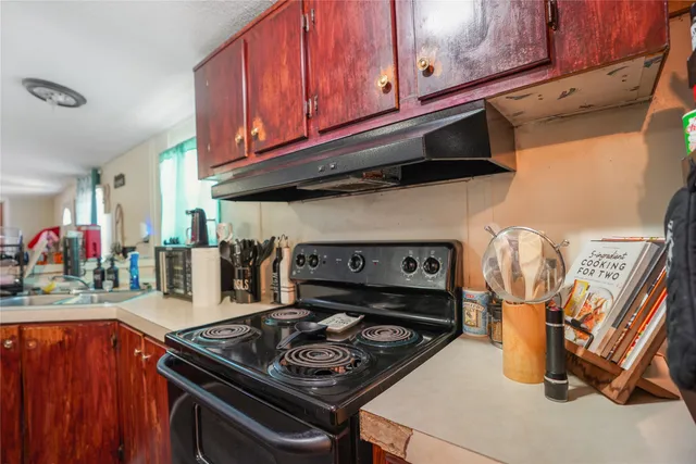 $259,000 | 207 Riverside Street, Highlands, TX 77562