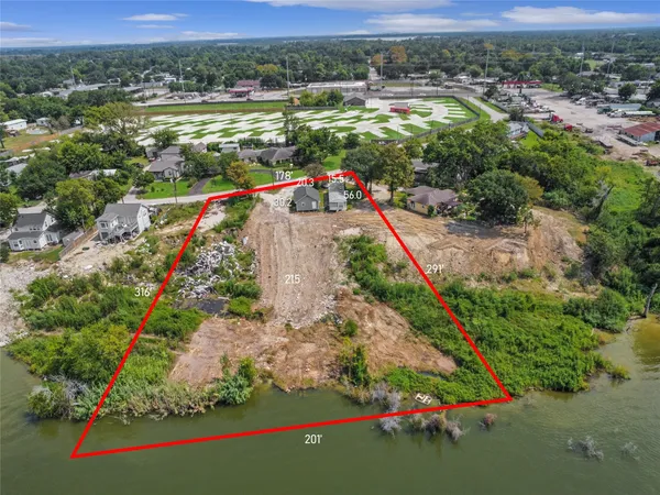 $259,000 | 207 Riverside Street, Highlands, TX 77562