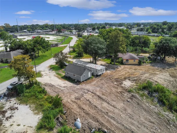 $259,000 | 207 Riverside Street, Highlands, TX 77562