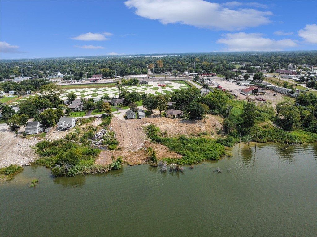 207 Riverside Street Highlands, TX 77562 - Photo 8 of 29 a view of a lake with a city