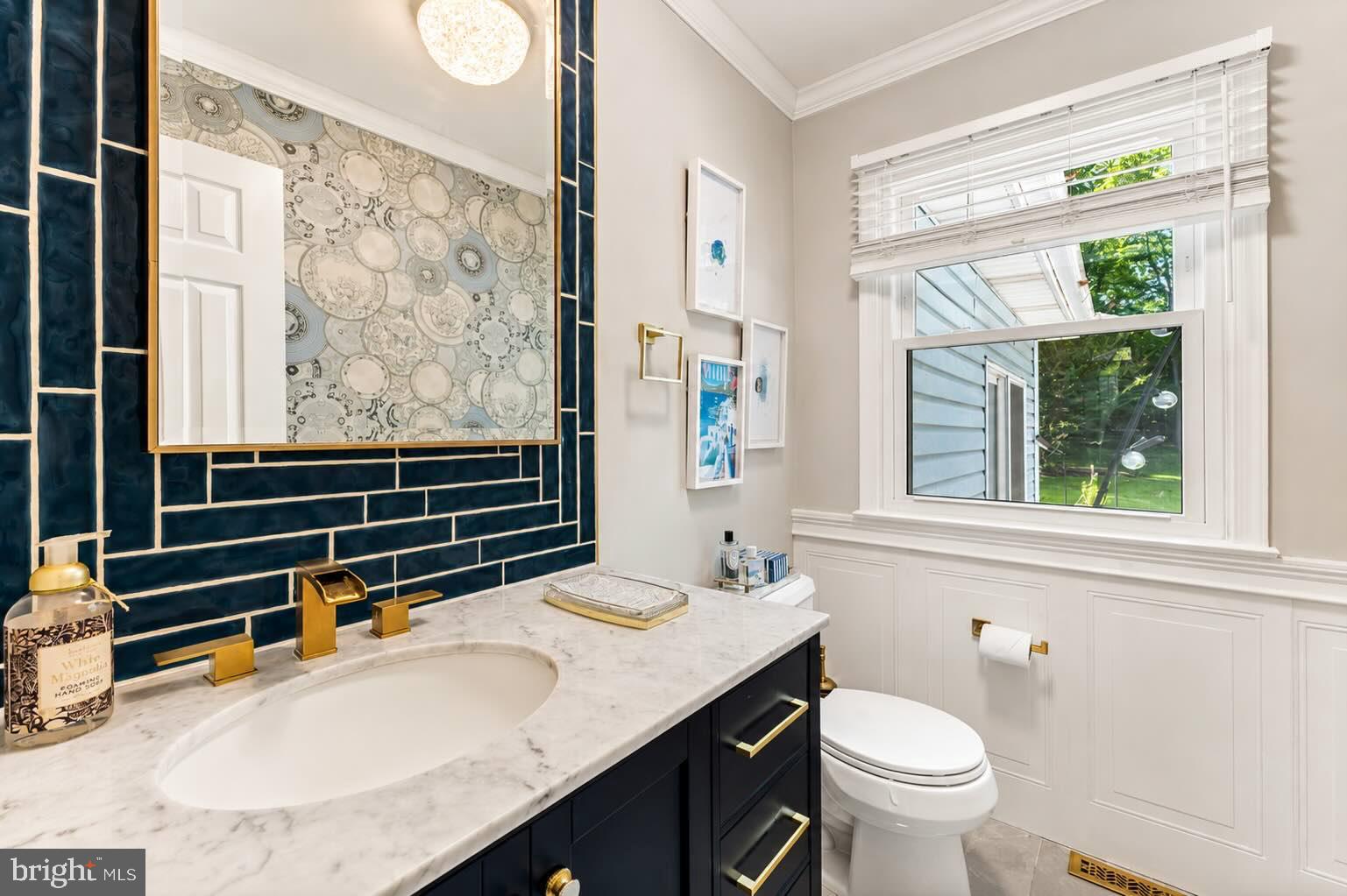 491 West Chestnut Hill Road Newark, DE 19713 - Photo 8 of 26 Powder Room w/Versace wallpaper