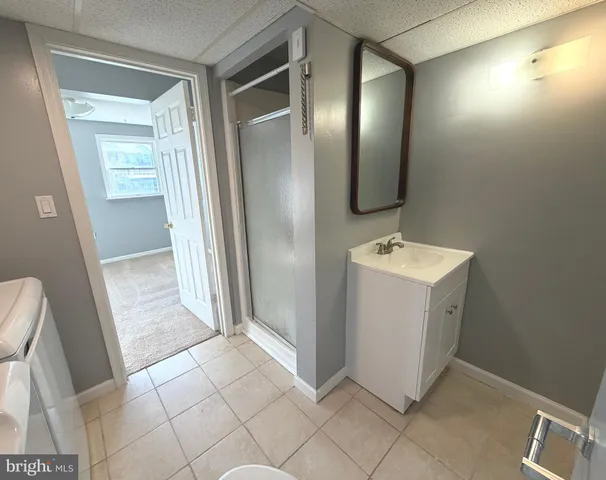 an empty room with closet and a window