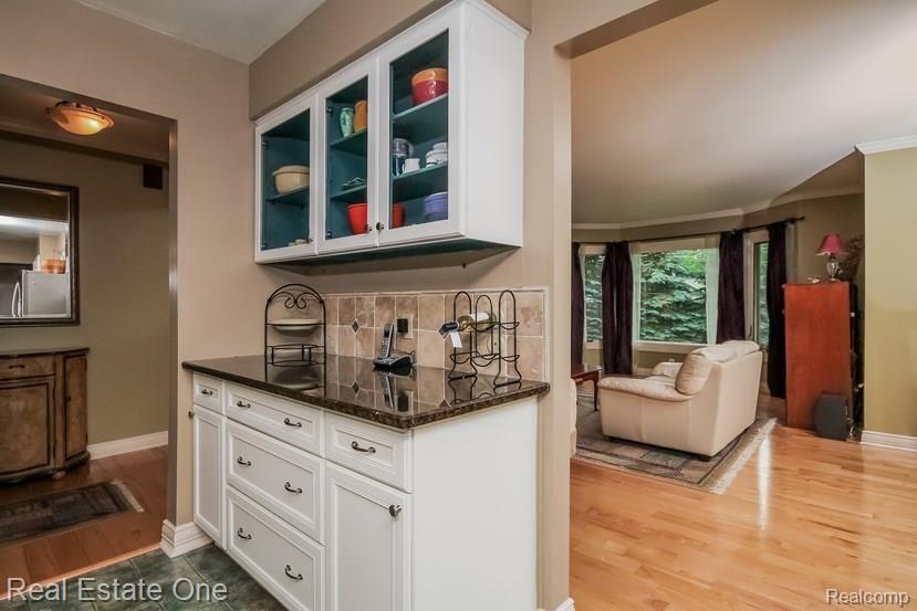 36245 West Lyman Road Farmington Hills, MI 48331 - Photo 11 of 38