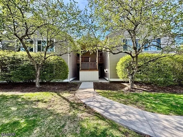 $1,275 | 127 Falcon Ridge Way North, Unit 127, Hamburg, NJ 07419