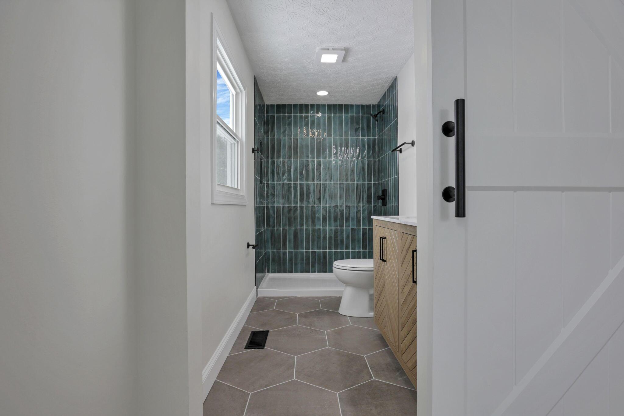 5273 Hayes Road Groveport, OH 43125 - Photo 43 of 89 Primary bathroom