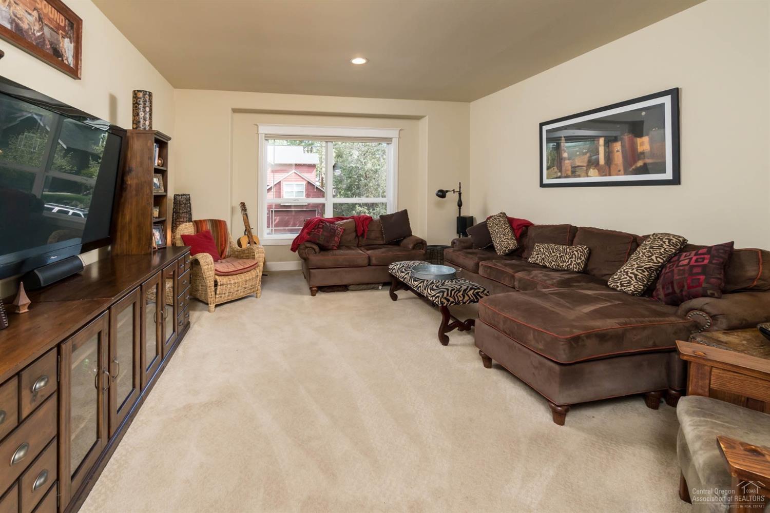 1050 Northwest Stannium Road Bend, OR 97703 - Photo 9 of 25 Bonus Room