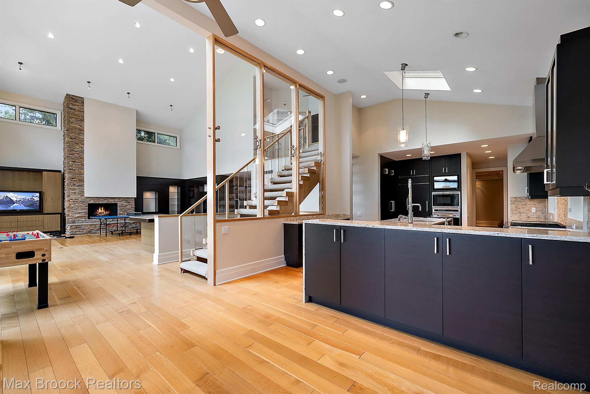 6530 Commerce Road West Bloomfield, MI 48324 - Photo 13 of 41 Gallery Image 13